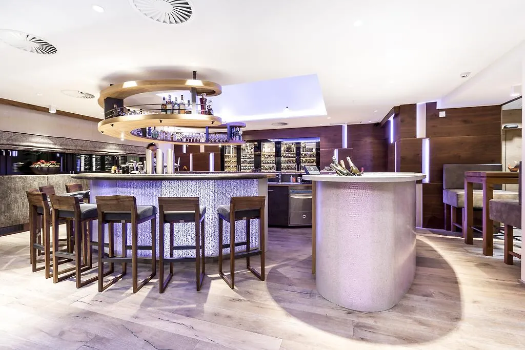 Das Central - Alpine . Luxury . Life Зёльден Отель